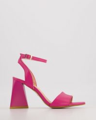 SKÓRZANE SANDAŁY NA OBCASIE 4003 2432 FUCSIA. Sandały Venezia, bez wzorów, ze skóry, bez obcasa, na obcasie, bez zapięcia. Za 299.00 zł.