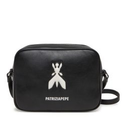 Torebka Patrizia Pepe. Czarne listonoszki Patrizia Pepe, bez wzorów, bez dodatków. Za 599.99 zł.