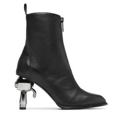 Botki KARL LAGERFELD. Czarne botki KARL LAGERFELD, bez wzorów, bez obcasa, na słupku, bez zapięcia. Za 579.99 zł.
