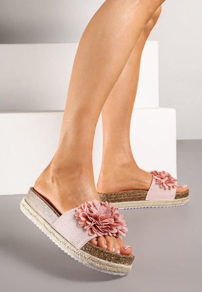 Różowe Klapki Zdobione Aplikacją z Imitacją Kwiatów Felurea. Czerwone klapki Born2be, z aplikacjami, eleganckie, bez obcasa, na obcasie, bez zapięcia. Za 49.99 zł.