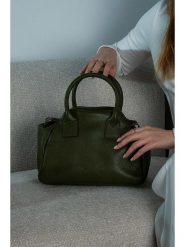 Victor & Hugo Paris Skórzana torebka "Milena" w kolorze zielonym - 38 x 20 x 12 cm rozmiar: onesize. Zielone torebki klasyczne Victor & Hugo Paris, bez wzorów, z materiału, przez ramię, bez dodatków. Za 339.99 zł.