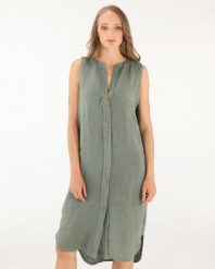 LNIANA SUKIENKA Z GUZIKIEM. Zielone sukienki Unisono, l, bez wzorów, z tkaniny, bez kołnierzyka, bez ramiączek. Za 249.00 zł.