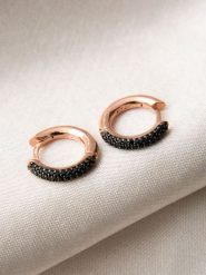 Lodie Silver Srebrne kolczyki-kreole z cyrkoniami rozmiar: onesize. Szare kolczyki Lodie Silver, z cyrkonią, srebrne. Za 146.45 zł.