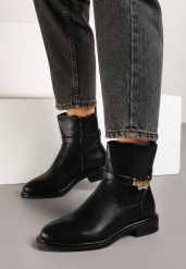 Czarne Botki Typu Sztyblety z Ozdobnym Paskiem z Metalową Aplikacją Riaessa. Czarne botki Born2be, z aplikacjami, z jeansu, eleganckie, bez obcasa, na obcasie, bez zapięcia. W wyprzedaży za 104.99 zł.