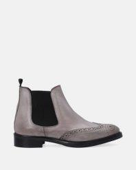SZARE SZTYBLETY Z AŻUROWYM WZOREM D002LEGEOBB023. Szare botki Venezia, w ażurowe wzory, ze skóry, bez obcasa, bez zapięcia. Za 639.00 zł.