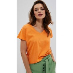 Bawełniana bluzka basic. Brązowe bluzki MOODO, l, bez wzorów, z bawełny, bez kołnierzyka, bez ramiączek. W wyprzedaży za 19.99 zł.