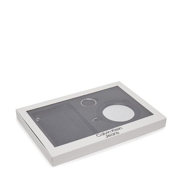 Portfel Calvin Klein Jeans. Czarne portfele Calvin Klein Jeans, bez wzorów, z jeansu. Za 179.99 zł.