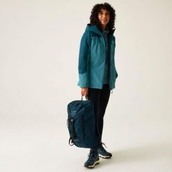 Kurtka damska przejściowa ocieplana przeciwdeszczowa Maldeine. Niebieskie kurtki przeciwdeszczowe Regatta, bez wzorów, z puchu, bez kaptura, trekkingowe. Za 299.99 zł.