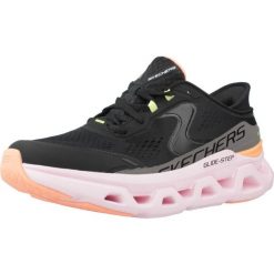 Buty sportowe Skechers Slip-ins Glide Step Altus. Białe buty treningowe Skechers, bez wzorów, z materiału, bez zapięcia. Za 442.99 zł.