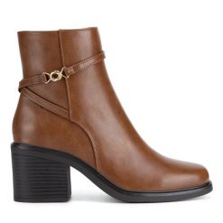 Botki Clara Barson. Brązowe botki Clara Barson, bez wzorów, bez obcasa, na słupku, bez zapięcia. Za 143.99 zł.