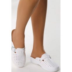 Białe Klapki A Little. Klapki marki Born2be. Za 49.99 zł.