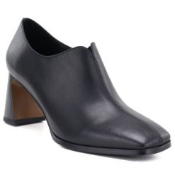 Skórzane półbuty na obcasie czarne Cambell LP52339. Czarne półbuty wsuwane Cambell, bez wzorów, ze skóry, eleganckie, bez obcasa, na obcasie. Za 229.99 zł.
