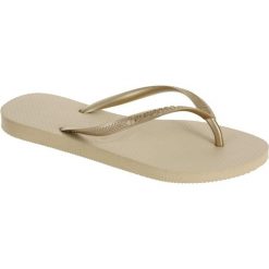 Japonki damskie Havaianas Slim. Brązowe japonki Havaianas, bez wzorów, z kauczuku, sportowe. W wyprzedaży za 79.99 zł.