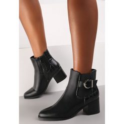 Czarne Botki Electrisa. Czarne botki Renee, bez wzorów, eleganckie, z okrągłym noskiem, za kostkę, bez obcasa, na obcasie, bez zapięcia. W wyprzedaży za 159.99 zł.