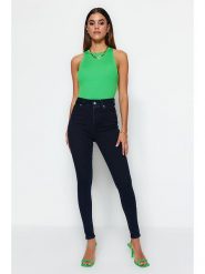 Trendyol Dżinsy - Skinny fit - w kolorze granatowym rozmiar: 38. Niebieskie jeansy Trendyol, bez wzorów, klasyczne, z podwyższonym stanem. Za 110.29 zł.