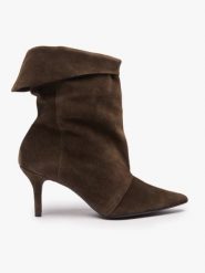 Brązowe botki na szpilce z mankietem. Brązowe botki Ryłko, bez wzorów, z gumy, eleganckie, bez obcasa, na obcasie, bez zapięcia. Za 599.99 zł.