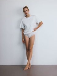Majtki figi z wiskozy 3 pack - brudny róż. Czerwone figi Reserved, bez wzorów, z wiskozy. W wyprzedaży za 39.99 zł.