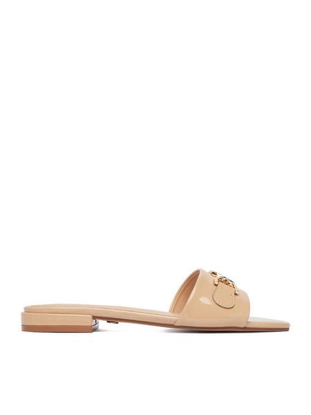 Nine West Klapki CEO-LS6445-01 Beżowy. Brązowe klapki Nine West, bez wzorów, z materiału, bez obcasa, bez zapięcia. Za 179.99 zł.