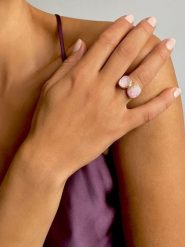 Les Petites Précieuses Pozłacany pierścionek z kwarcem różowym rozmiar: 58. Różowe pierścionki Les Petites Précieuses, z kwarcem, pozłacane. Za 173.99 zł.