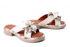 BOCCATO 0158-223.T25 beige, klapki damskie. Brązowe klapki Boccato, bez wzorów, ze skóry, bez obcasa, na obcasie, bez zapięcia. Za 216.66 zł.