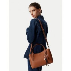 Torebka Guess. Brązowe torebki klasyczne Guess, z aplikacjami, klasyczne, bez dodatków. Za 584.99 zł.