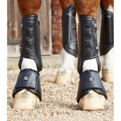Buty przednie dla koni Premier Equine Carbon Tech Air Cooled. Czarne buty treningowe PREMIER EQUINE, bez wzorów, z mikrofibry, bez zapięcia, do jazdy konnej. Za 447.00 zł.
