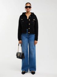 Bluza damska z kapturem ze złotymi guzikami czarna Sindia 906. Czarne bluzy BIG STAR, na lato, l, bez wzorów, eleganckie, bez ramiączek, z kapturem. W wyprzedaży za 119.99 zł.