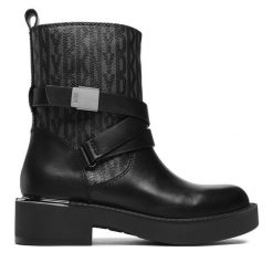 Botki DKNY. Czarne botki DKNY, bez wzorów, bez obcasa, na płaskiej podeszwie, bez zapięcia. Za 539.99 zł.