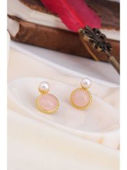 L'Atelier de Gaia Pozłacane kolczyki z perłami i kwarcem rozmiar: onesize. Białe kolczyki L'Atelier de Gaia, z kwarcem, pozłacane. Za 117.73 zł.