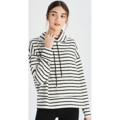 Sweter z wiązaniem - Wielobarwn. Swetry marki Sinsay. Za 39.99 zł.