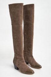 Kozaki zamszowe CUSTOMMADE. Kozaki Custommade, bez wzorów, z zamszu, bez obcasa, bez zapięcia. W wyprzedaży za 1,341.45 zł.
