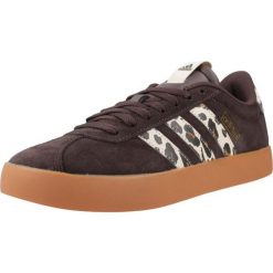 Buty ADIDAS VL COURT 3.0 Brązowy. Brązowe trekkingi adidas, bez wzorów, ze skóry, bez zapięcia. Za 299.90 zł.