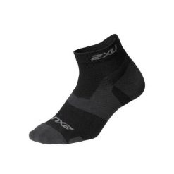 Skarpety 1-4 2XU Vectr Light Cush. Czarne skarpetki 2XU, bez wzorów, z lycry. Za 151.50 zł.