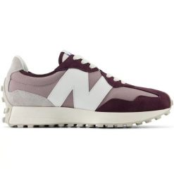 Buty sportowe damskie New Balance 327 sneakersy zamszowe fioletowe (U327CF). Fioletowe buty treningowe bez wzorów, ze skóry, bez zapięcia. Za 695.44 zł.