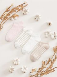 Skarpetki 4 pack - wielobarwny. Skarpetki Sinsay, bez wzorów. Za 9.99 zł.