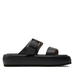 Klapki Pollini. Czarne klapki Pollini, bez wzorów, bez obcasa, bez zapięcia. Za 1,099.00 zł.
