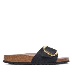 Klapki Birkenstock. Czarne klapki Birkenstock, bez wzorów, bez obcasa, bez zapięcia. Za 494.99 zł.