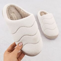 Kapcie domowe damskie futerkowe beżowe UNISOFT 6622. Brązowe kapcie marka niezdefiniowana, bez wzorów, z tkaniny. Za 55.99 zł.
