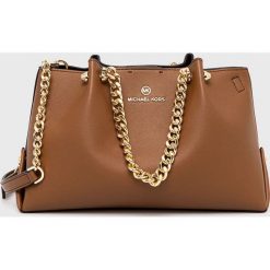 MICHAEL Michael Kors torebka kolor brązowy. Brązowe listonoszki MICHAEL Michael Kors, bez wzorów, bez dodatków. W wyprzedaży za 839.99 zł.