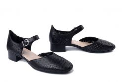 RIEKER 43460-00 black, czółenka damskie. Czarne czółenka Rieker, na lato, bez wzorów, bez obcasa, bez zapięcia. Za 349.90 zł.