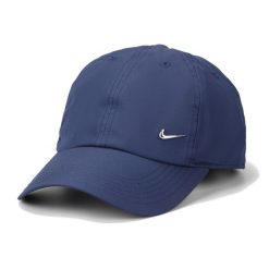 Czapka z daszkiem junior NIKE regulowana. Niebieskie czapki z daszkiem Nike, bez wzorów, sportowe. Za 99.00 zł.