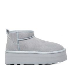 Śniegowce DeeZee. Niebieskie śniegowce DeeZee, bez wzorów, bez zapięcia. Za 349.99 zł.