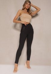 Czarne Dopasowane Spodnie High Waist ze Zdobieniem z Cyrkonii Pollena. Czarne jeansy Renee, z aplikacjami, z jeansu, eleganckie, z podwyższonym stanem. W wyprzedaży za 31.99 zł.