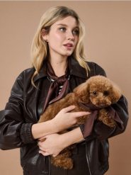 Chusta o satynowym wykończeniu - brązowy. Brązowe chusty Sinsay, bez wzorów, z satyny. Za 9.99 zł.