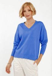 Luźny sweter z dekoltem w serek S-JOY. Niebieskie swetry Volcano, s, bez wzorów, z dzianiny, eleganckie, bez ramiączek. Za 129.99 zł.
