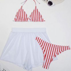 Bikini z wiązaniem i szortami na lato Cannelle. Bikini Intica, bez wzorów, z materiału, klasyczne. W wyprzedaży za 159.00 zł.