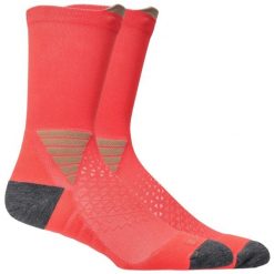 Skarpetki sportowe dla dorosłych Fujitrail Crew Sock. Czerwone skarpetki ASICS, bez wzorów, z materiału. Za 89.99 zł.