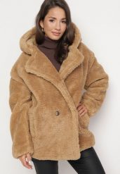 Beżowa Futrzana Kurtka Teddy z Kapturem Zapinana na Guziki Kejavia. Brązowe kurtki Born2be, l, bez wzorów, z futra, eleganckie, z kapturem. W wyprzedaży za 164.49 zł.