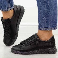 Czarne skórzane półbuty damskie Jezzi 138. Czarne półbuty wsuwane Jezzi, na jesień, bez wzorów, z jeansu, casualowe, bez obcasa, na płaskiej podeszwie. Za 239.00 zł.