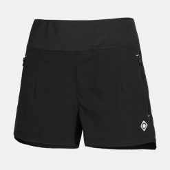 Lekkie i elastyczne szorty bermudzkie ASTI, szybkoschnące i zapewniające maksyma. Białe szorty IZAS, bez wzorów, z nylonu, eleganckie. Za 291.26 zł.